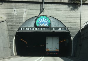 Italian_portal_of_the_Tunnel_du_Frejus_-_Coppermine_-_21084[1]
